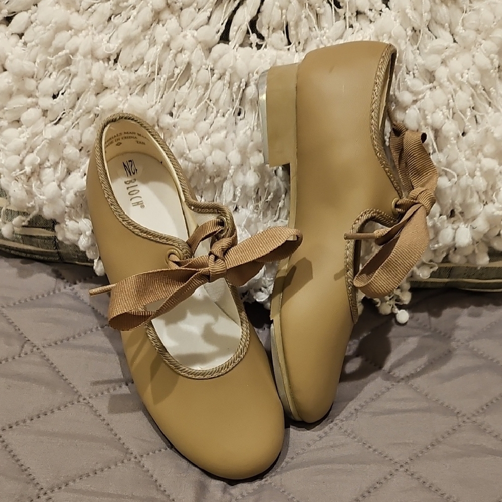 Bloch Tan Tap Shoes with Bow Tie